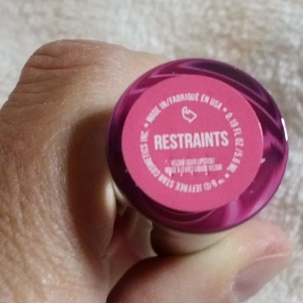 RESTRAINTS JEFFER STAR LIQUID LIP STICK
